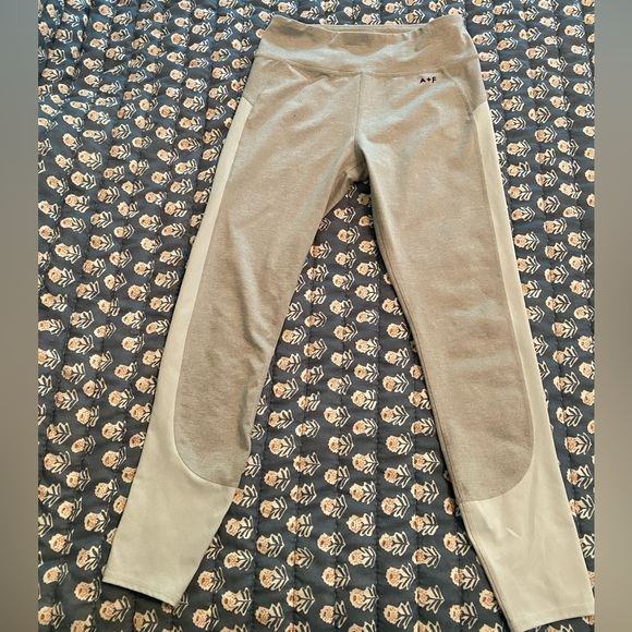Abercrombie & Fitch Gray and White Leggings. Size S - Picture 2 of 5